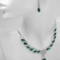 Набор 2 предмета: серьги, колье &laquo;Листопад&raquo;, ромб, изумрудно-белый в серебре, 45 см