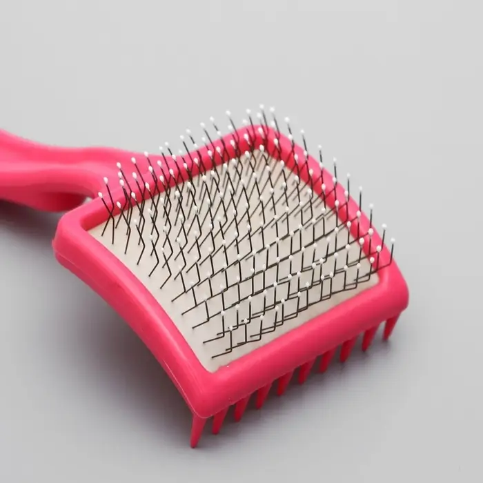 Щётка - пуходёрка средняя, основание 59&times;49 мм, жесткая с каплями, розовая