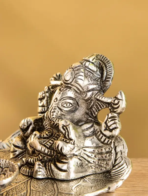 Подставка под благовония «Ганеша на листе», 12.5×10×6.7 см, алюминий Подставка под благовония «Ганеша на листе», 12.5×10×6.7 см, алюминий