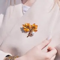 Брошь &laquo;Листья кленовые&raquo;, цветная в золоте