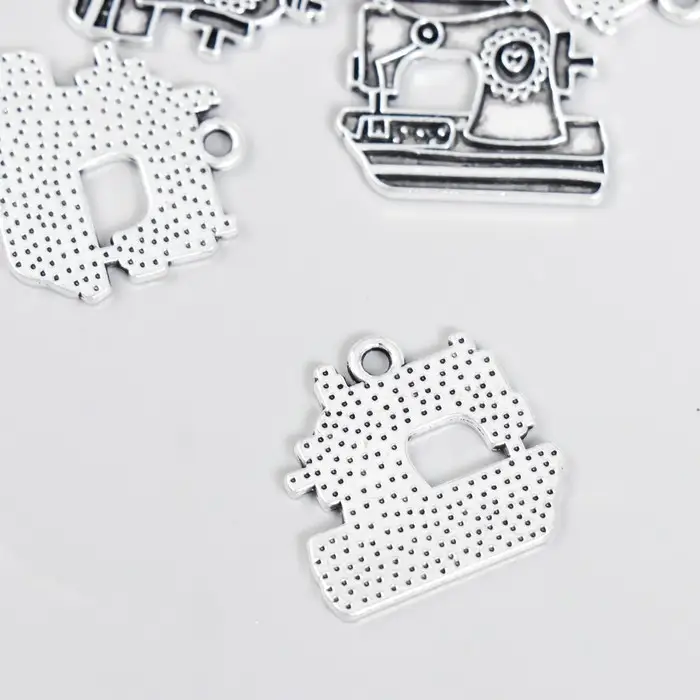 Металлический элемент, декоративная подвеска &laquo;Арт Узор. Швейная машинка&raquo;, серебро, 2&times;2 см