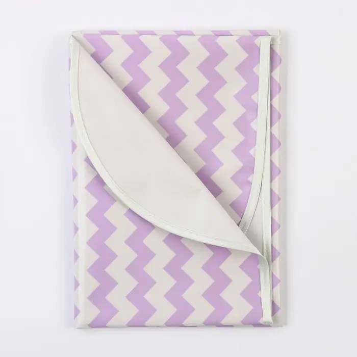 Клеенка подкладная 48х68 см., с ПВХ, с окантовкой, с рисунком Клеенка подкладная 48х68 см., с ПВХ, с окантовкой, с рисунком