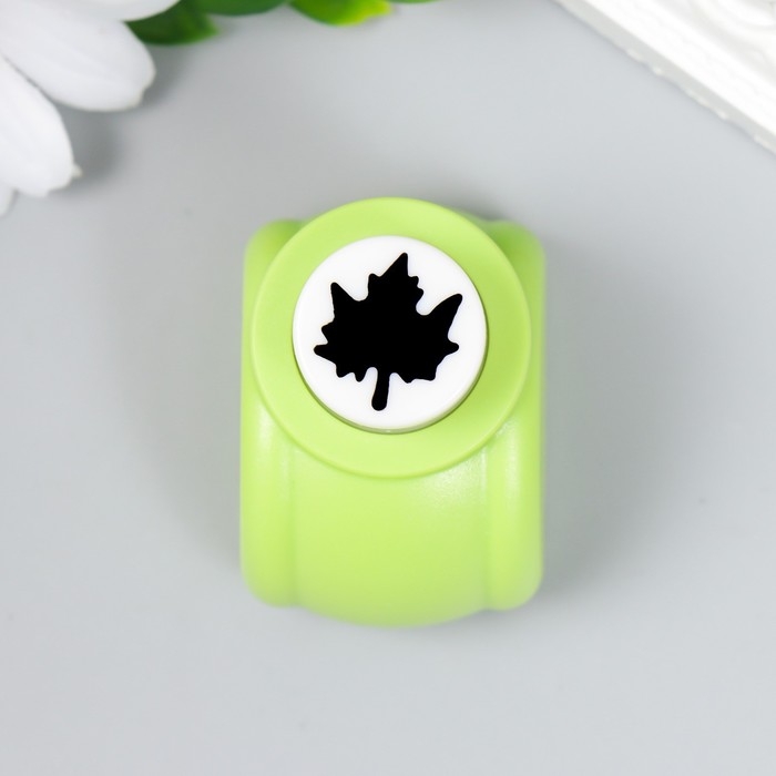 Дырокол фигурный d=1,5 см "Кленовый лист" МИКС 3,5х4х4 см