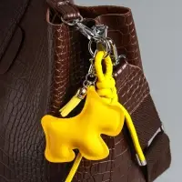 Брелок на карабине кожзам "Терьер" с узлом, жёлтый 14х8х1,2 см