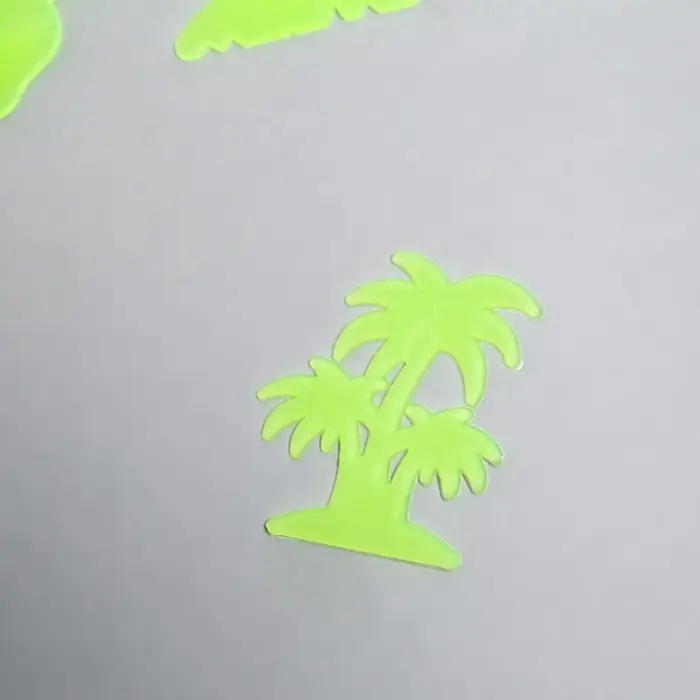 Наклейка фосфорная "Трицератопс" с клеевыми подушечками набор 2 шт МИКС 29,5х25 см