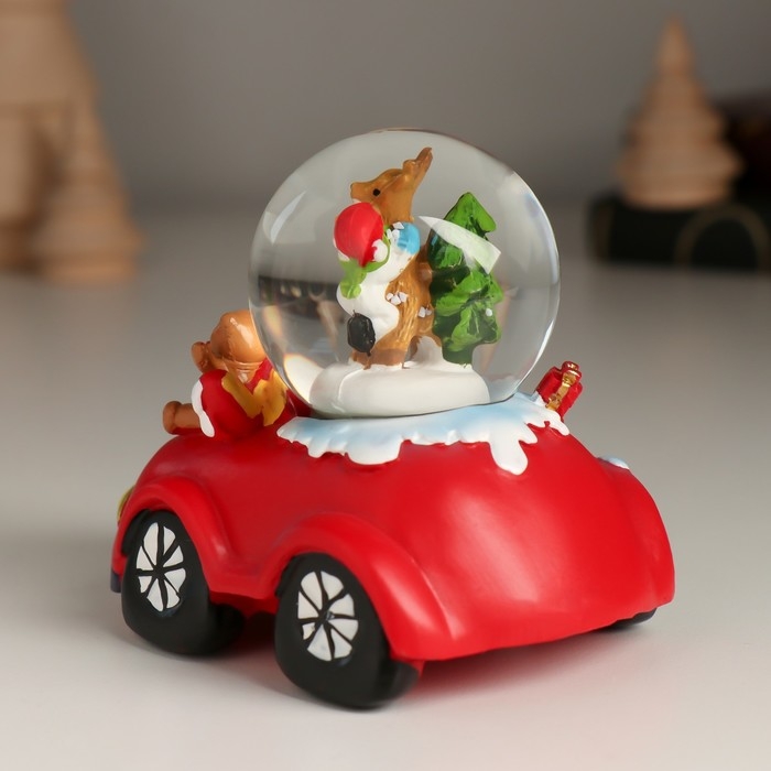 Сувенир полистоун водяной шар Сувенир полистоун водяной шар "Новогодний автомобиль" МИКС 8,3х6,6х7,8 см
