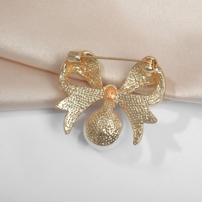 Брошь «Жемчужинка» классический бантик, цвет белый в золоте Брошь «Жемчужинка» классический бантик, цвет белый в золоте