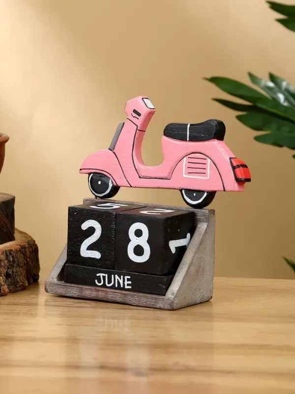 Календарь настольный Календарь настольный "Мопед" дерево 11х5х14 см, розовый