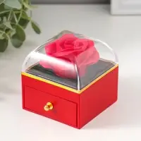 Шкатулка пластик "Роза в футляре" красная 6,8х6,8х7,5 см