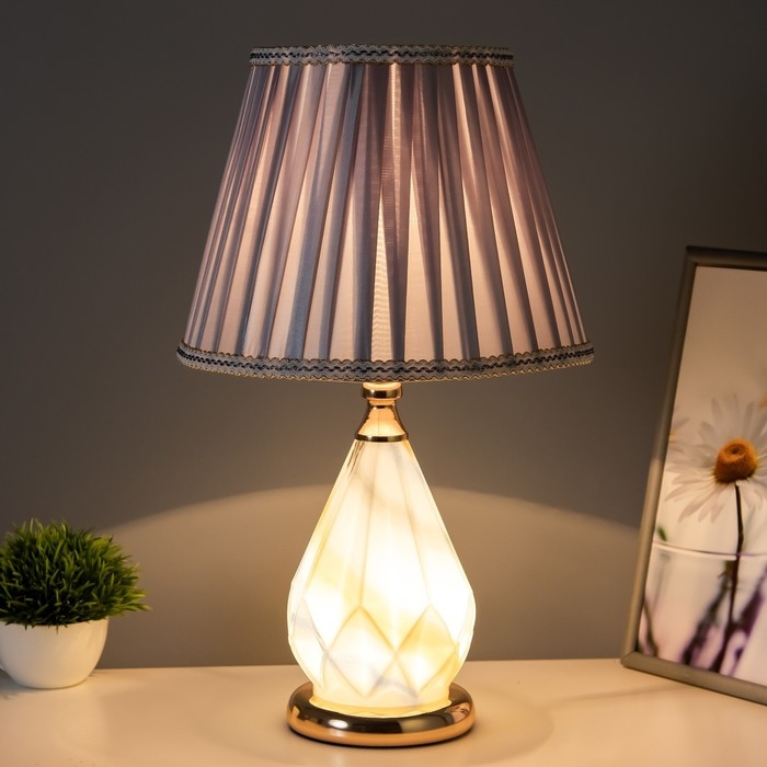 Лампа настольная с подсветкой Лампа настольная с подсветкой "Мирана" 1x60Вт E27 золото 25х25х45 см RISALUX