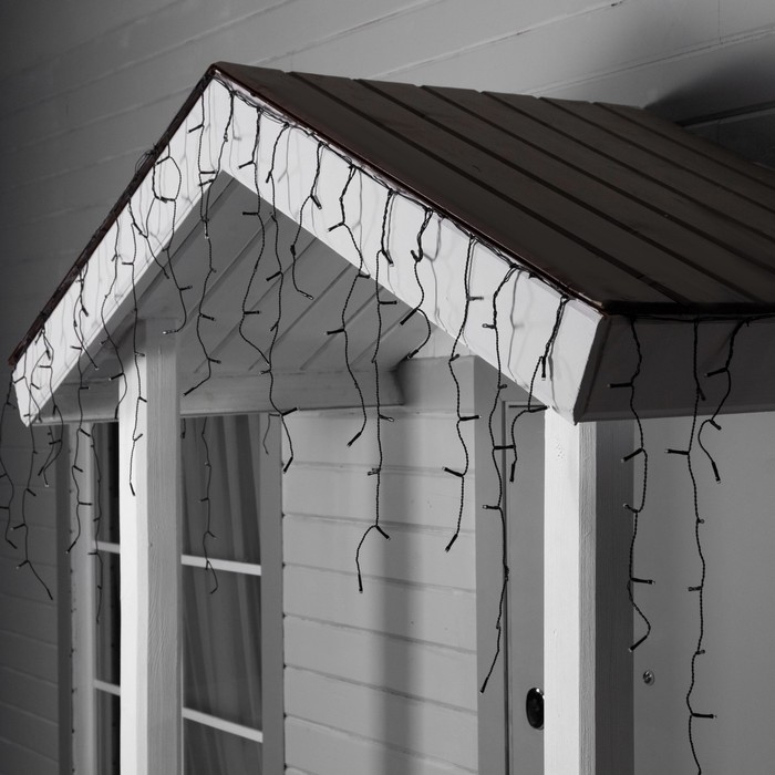 Гирлянда «Бахрома» 3 × 0.6 м, IP44, УМС, тёмная нить, 100 LED, свечение белое, мерцание, 24 В Гирлянда «Бахрома» 3 × 0.6 м, IP44, УМС, тёмная нить, 100 LED, свечение белое, мерцание, 24 В