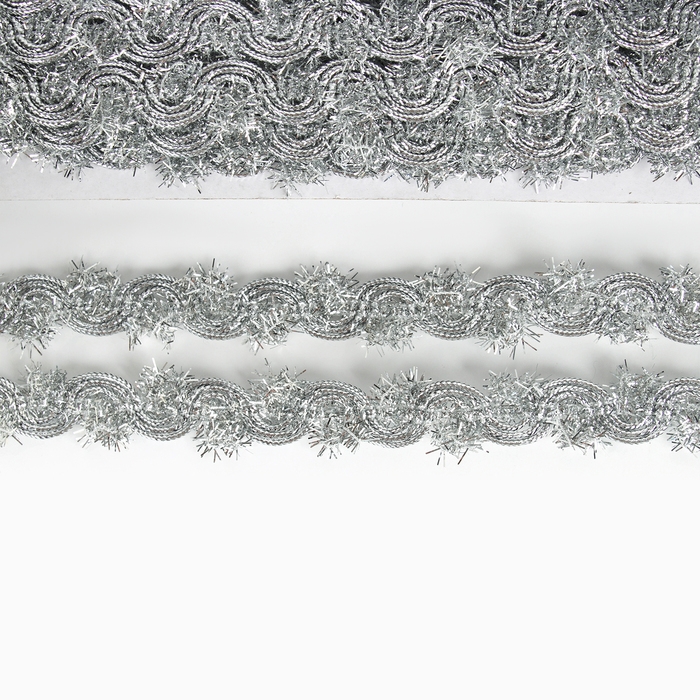 Тесьма, ширина 1,5 см., в рулоне 10 метров, цвет серебро Тесьма, ширина 1,5 см., в рулоне 10 метров, цвет серебро