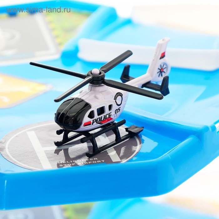 Парковка &laquo;Городская полиция&raquo;, с металлическими машинами и вертолётом