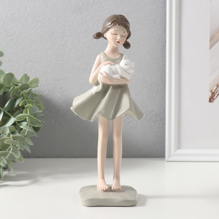 Сувенир полистоун Сувенир полистоун "Девочка в платье с кошкой на руках" 9,9х8,7х23,1 см