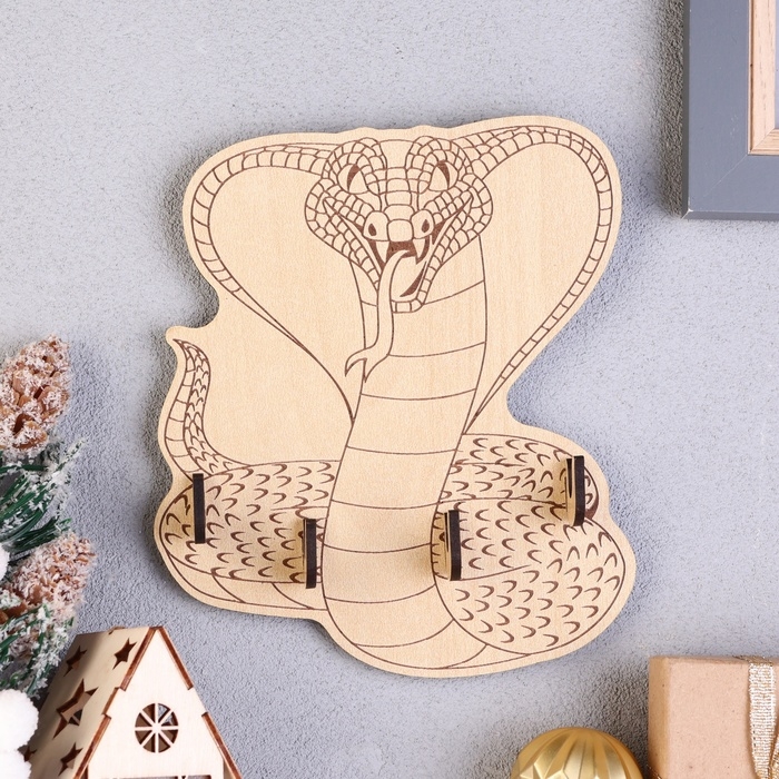 Новый год. Ключница с символом года Новый год. Ключница с символом года "Кобра 2025", 14 х 16 х 3 см