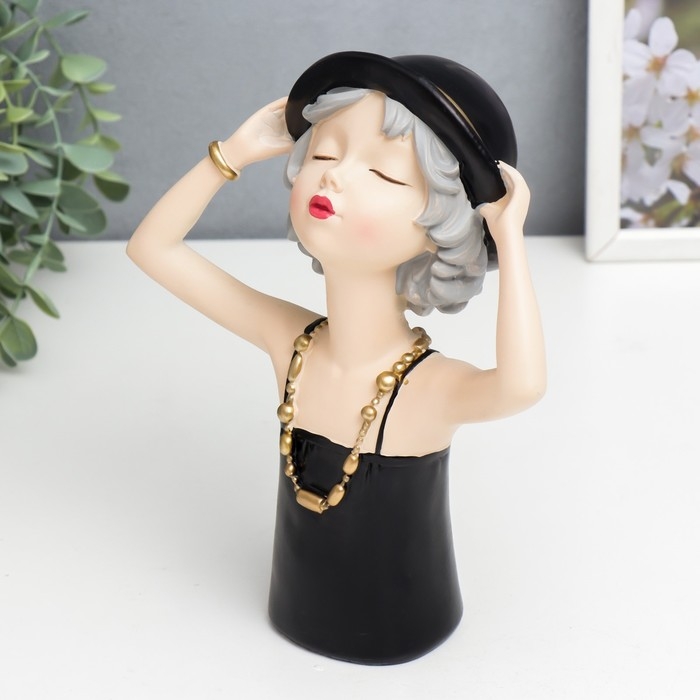 Сувенир полистоун Сувенир полистоун "Девочка в чёрном платье и шляпке, с бусами" 23х9,5х18,5 см