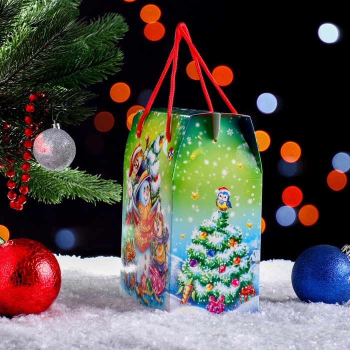 Новый год. Подарочная коробка Новый год. Подарочная коробка "Котик в лесу" 15 х 10 х 20,5 см.