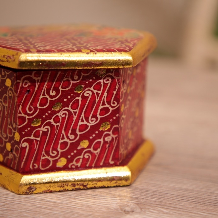 Шкатулка деревянная, батик 10х11х7 см Шкатулка деревянная, батик 10х11х7 см