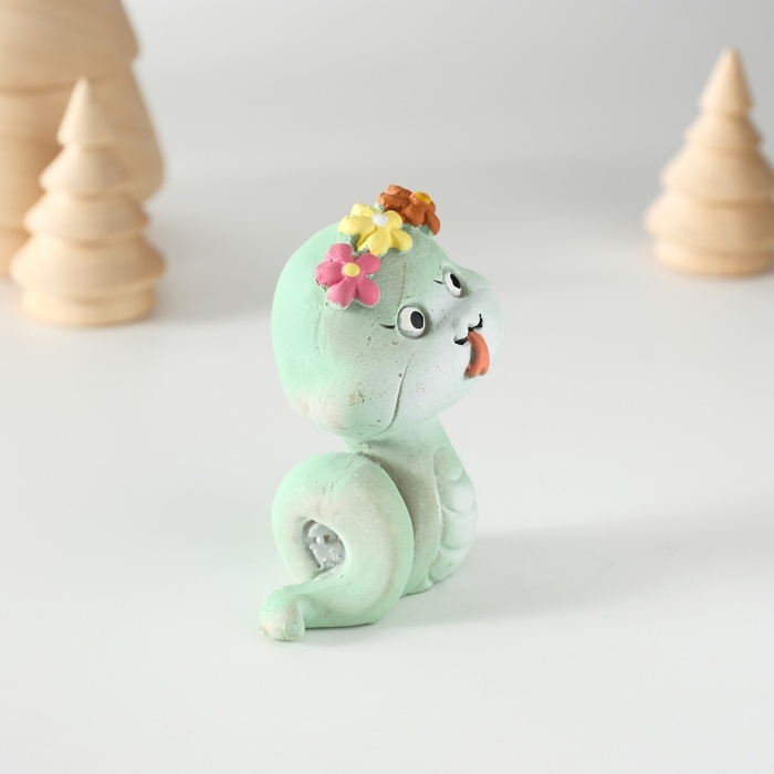 Сувенир полистоун Сувенир полистоун "Змейка с цветочным венком" МИКС 4,5х4х6,5 см