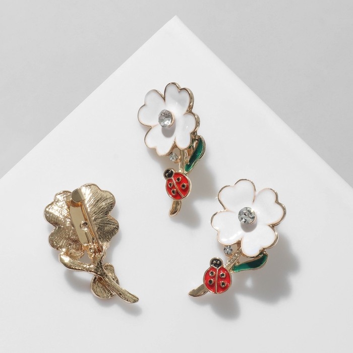 Брошь «Цветы ромашки» с божьей коровкой, цветная в золоте (неделимая фасовка 12 шт., цена за шт.) Брошь «Цветы ромашки» с божьей коровкой, цветная в золоте (неделимая фасовка 12 шт., цена за шт.)