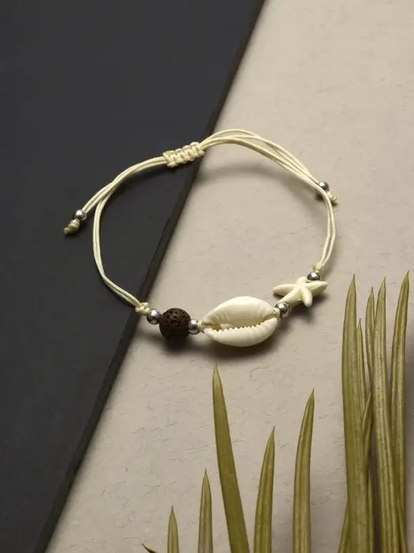 Браслет на нити &laquo;Ракушками лава со звездой&raquo;, d=7 см, бежевый в серебре