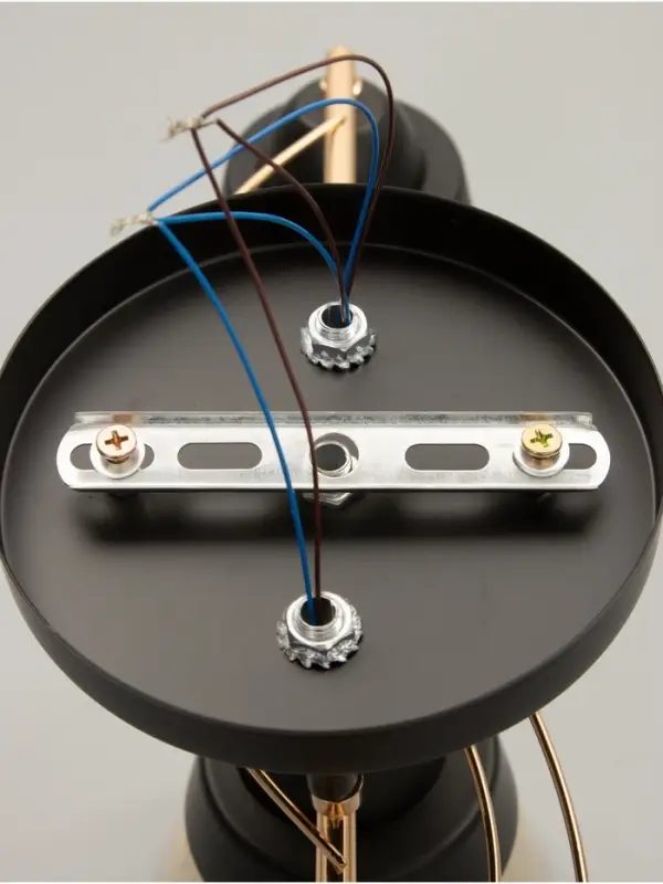 Люстра потолочная BayerLux &laquo;Кансе&raquo;, 3хЕ27, 40 Вт, черно-золотой, 50&times;15&times;23 см