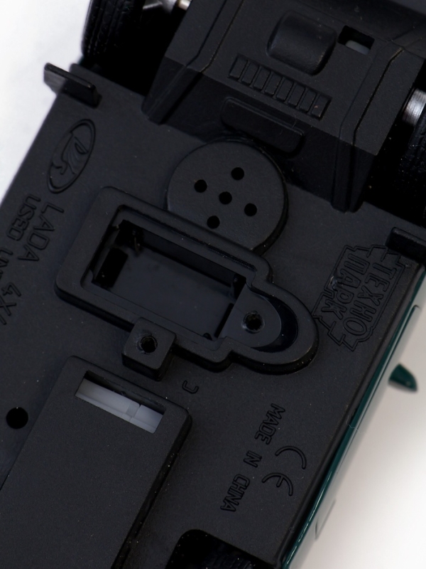 Машина металлическая «LADA 4x4», открываются двери, багажник, инерция, 12 см, зелёный