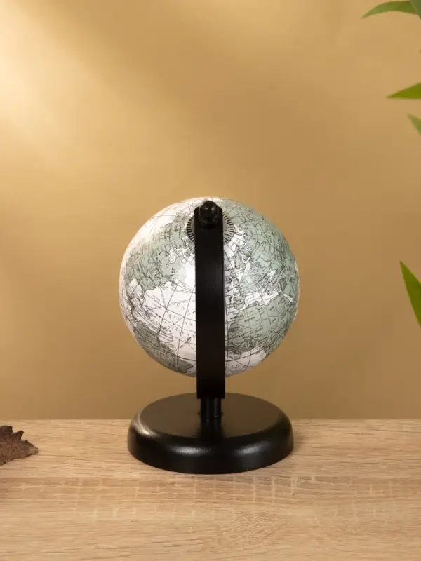 Глобус сувенирный 9х8х11 см, подставка металл Глобус сувенирный 9х8х11 см, подставка металл