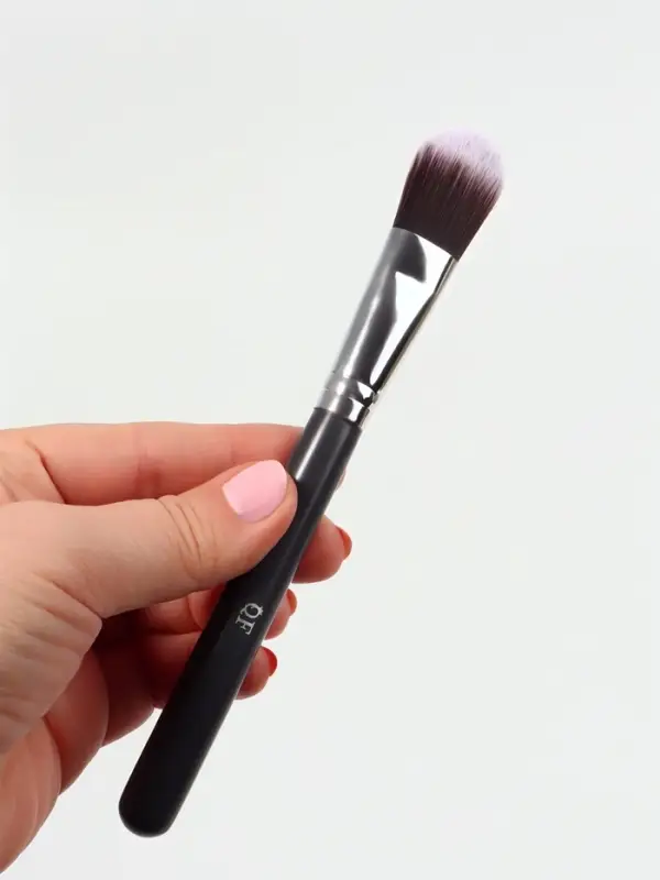 Кисть для макияжа Brush GRAPHITE, 17.5 (&plusmn;1) см, тёмно-серый