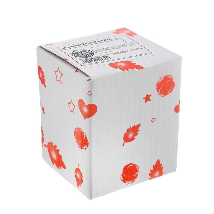 Собака на панель авто, качающая головой, дворняжка Собака на панель авто, качающая головой, дворняжка