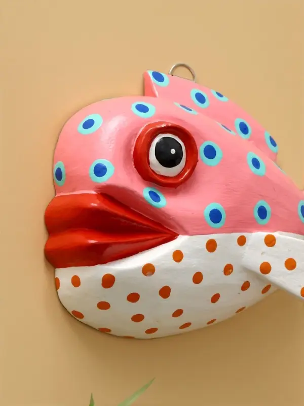 Панно  Панно "Рыба-клоун" дерево 20х16х4 см, цв. розово-белый