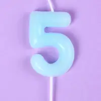 Свеча в торт «Цифра 5», светящаяся голубая, 9 см