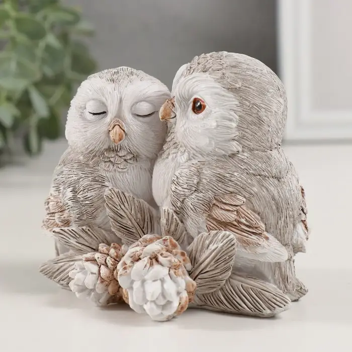 Сувенир полистоун  Сувенир полистоун "Нежные совушки с букетом шишек" 11,5х9,5х9 см