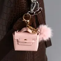 Брелок кожзам с карабином, с пушистиком "Сумочка" нежно-розовый 5,8х2,4х5 см Брелок кожзам с карабином, с пушистиком "Сумочка" нежно-розовый 5,8х2,4х5 см