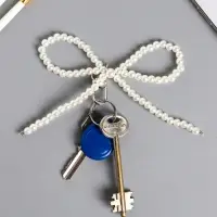 Брелок на карабине "Жемчужный бант" бусины d=0,8 см 9,5х11х1,6 см Брелок на карабине "Жемчужный бант" бусины d=0,8 см 9,5х11х1,6 см