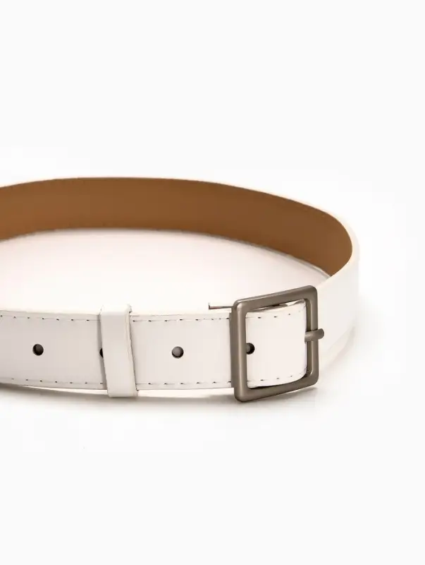 Ремень женский, 110&times;3 см, квадратная матовая металлическая пряжка, серебристая, белый