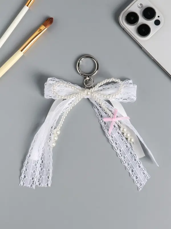 Брелок на карабине Брелок на карабине "Жемчужный бант с кружевной тесьмой" бусины d=0,4 и 0,8 см 16х9,5х1 см