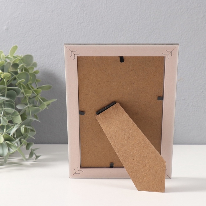 Фоторамка пластик 10х15 см Фоторамка пластик 10х15 см "Бело-серая" с золотой полосой 1,5х13,2х18 см