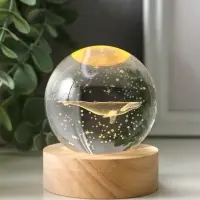 Световая фигурка стекло &laquo;Шар. Голограмма: Кит&raquo;, d=6 см, подставка дерево, USB, 6.5&times;6.5&times;7.5 см