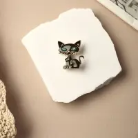 Брошь &laquo;Кошечка&raquo;, хитрая, черно-зелёная в золоте