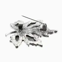 Брошь-кулон &laquo;Галиотис. Лист клёна&raquo;, зелёная в чернёном серебре