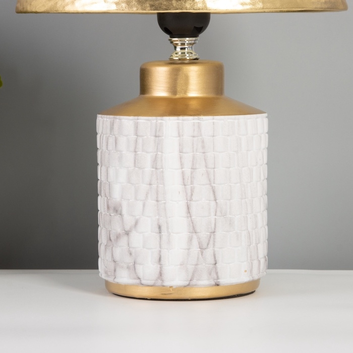 Лампа настольная Лампа настольная "Мрамор" 1х40Вт Е27 белый/золото 22,5х22,5х35см