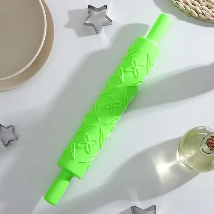 Скалка кондитерская «Листья», 39 см, рабочая часть 25 см, фактурная, цвет зелёный Скалка кондитерская «Листья», 39 см, рабочая часть 25 см, фактурная, цвет зелёный