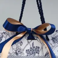 Пакет подарочный "Цветы", с бантом, 19 х 15 х 7 см