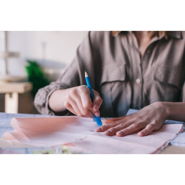 Карандаш для ткани с щёткой, 3 шт, цвет белый, розовый, синий Карандаш для ткани с щёткой, 3 шт, цвет белый, розовый, синий