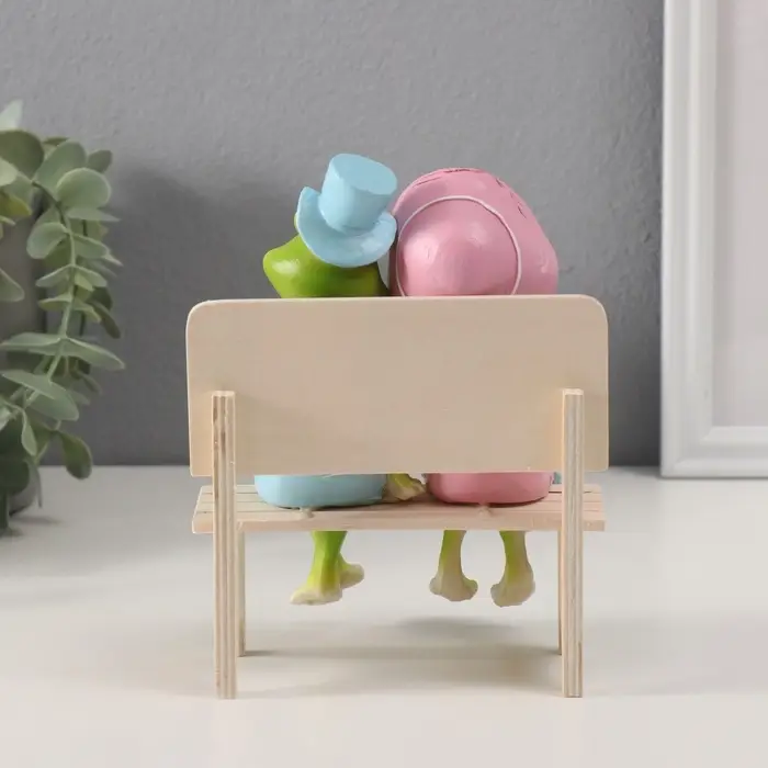 Фигурка полистоун &laquo;Лягушки на скамеечке - свидание&raquo;, 16.8&times;8.5&times;13 см