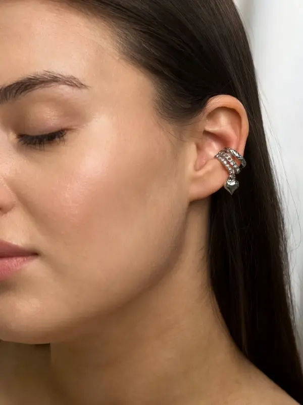 Серьга кафф &laquo;Стиль. Сердце&raquo;, белые в серебре