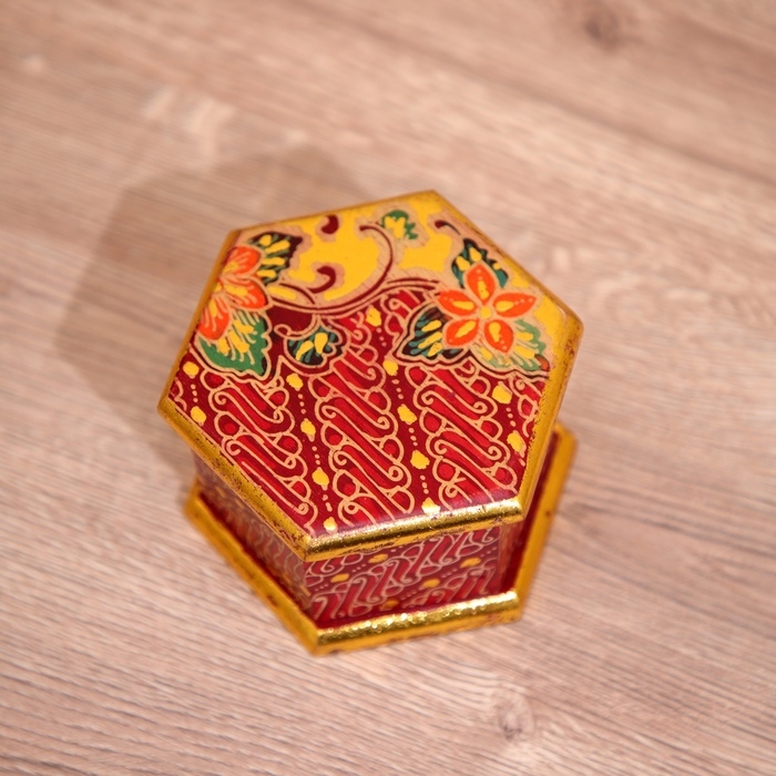 Шкатулка деревянная, батик 10х11х7 см Шкатулка деревянная, батик 10х11х7 см