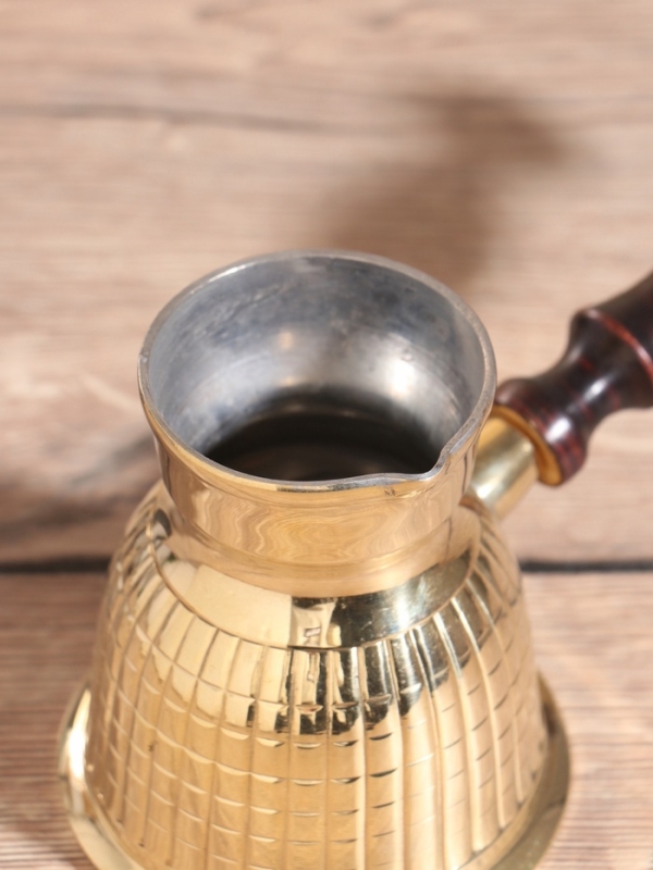 Турка с деревянной ручкой, латунь, 9×23×10 см Турка с деревянной ручкой, латунь, 9×23×10 см