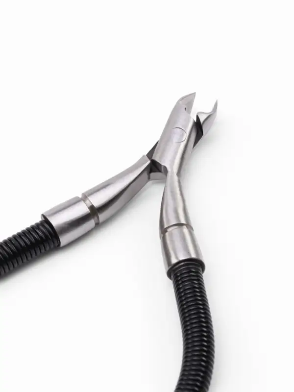 Кусачки маникюрные для кутикулы &laquo;Premium&raquo;, скрытая пружина, 11 см, длина лезвия-6 мм, чёрные, серебристые